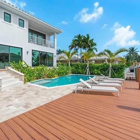 Waterfront Villa In Hollywood! Heated Pool And Game Room